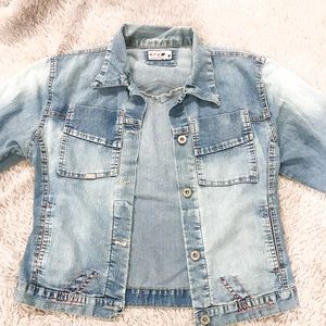 T&T long sleeve blue jean jacket size medium